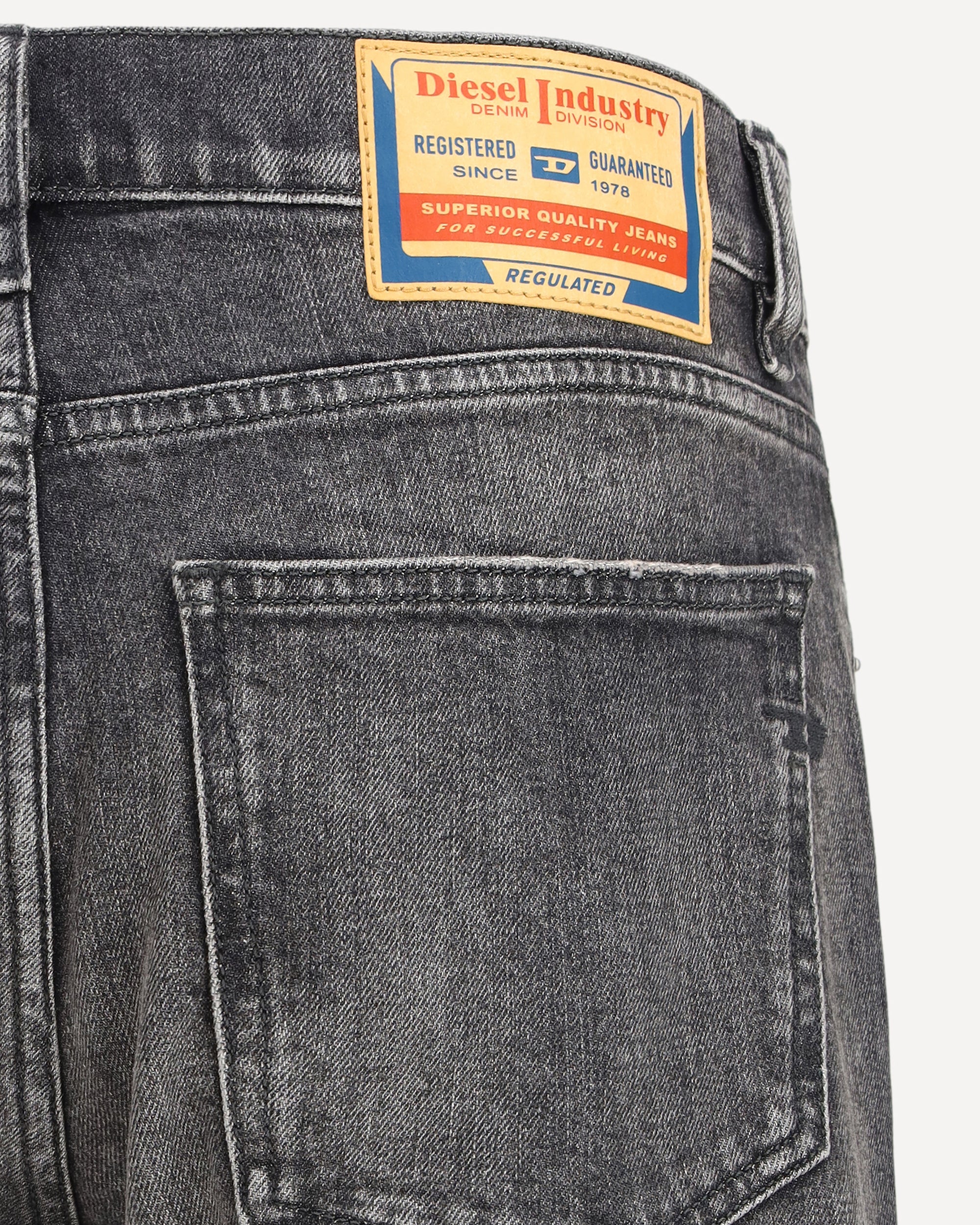 2019 D-Strukt 09L52 Jeans - Image 5