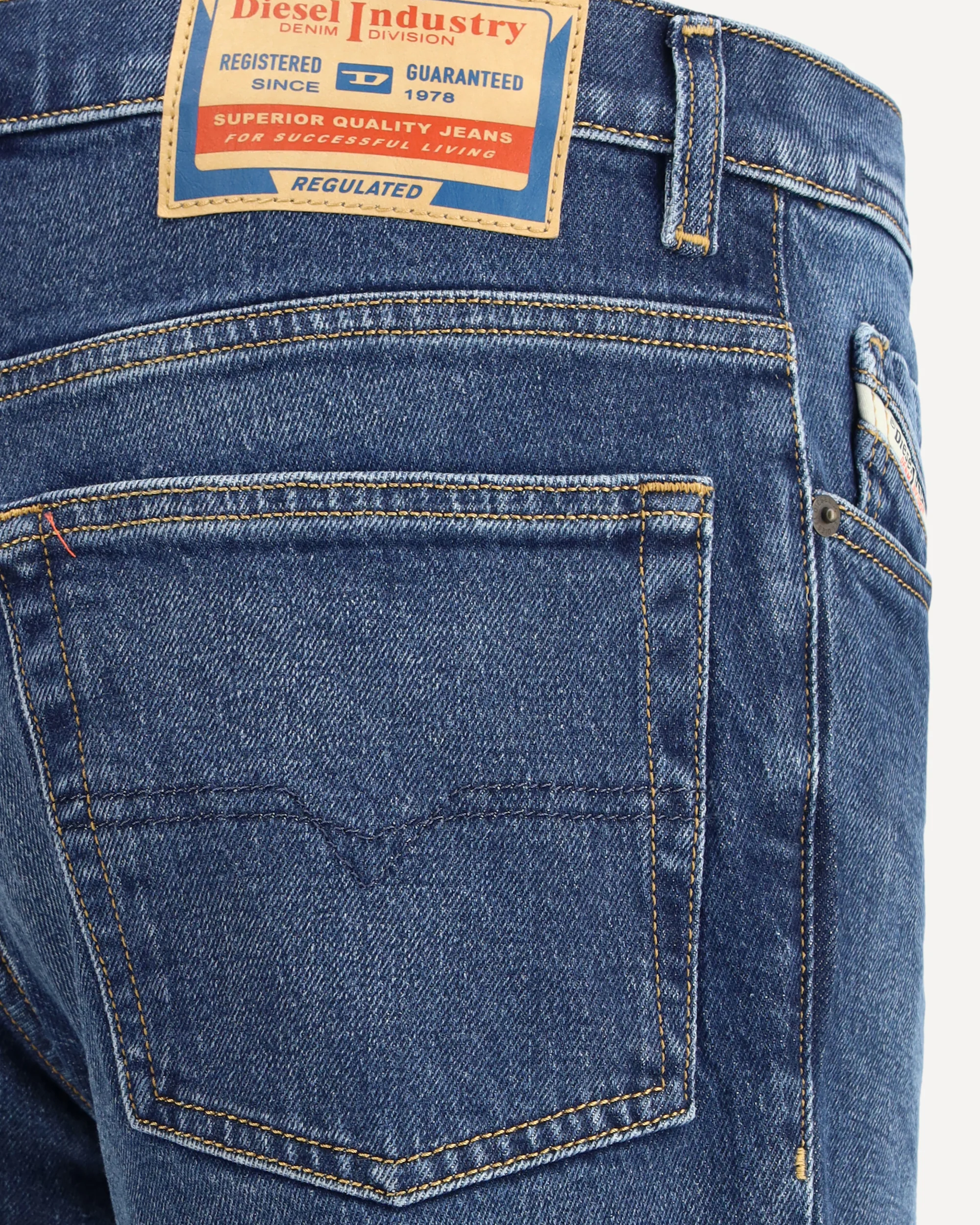 2023 D-finitive Jeans - Image 5