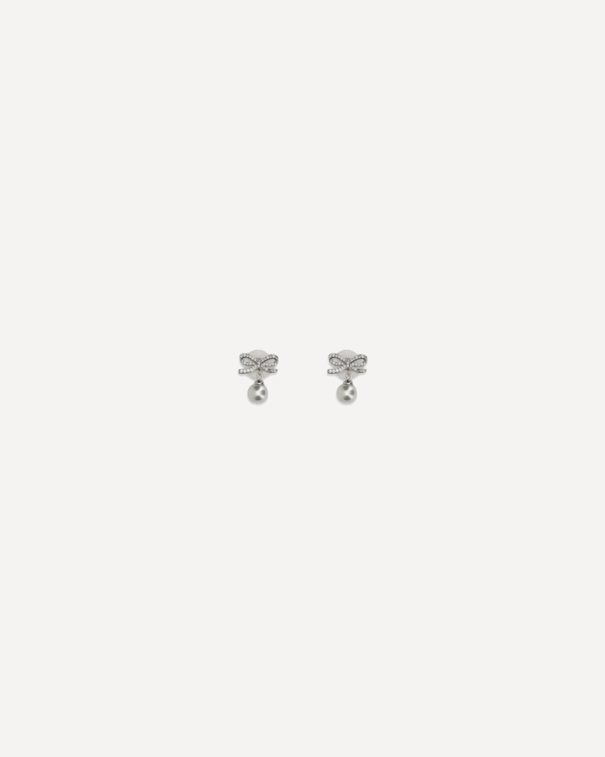 Pearl bow Earrings - Image 3