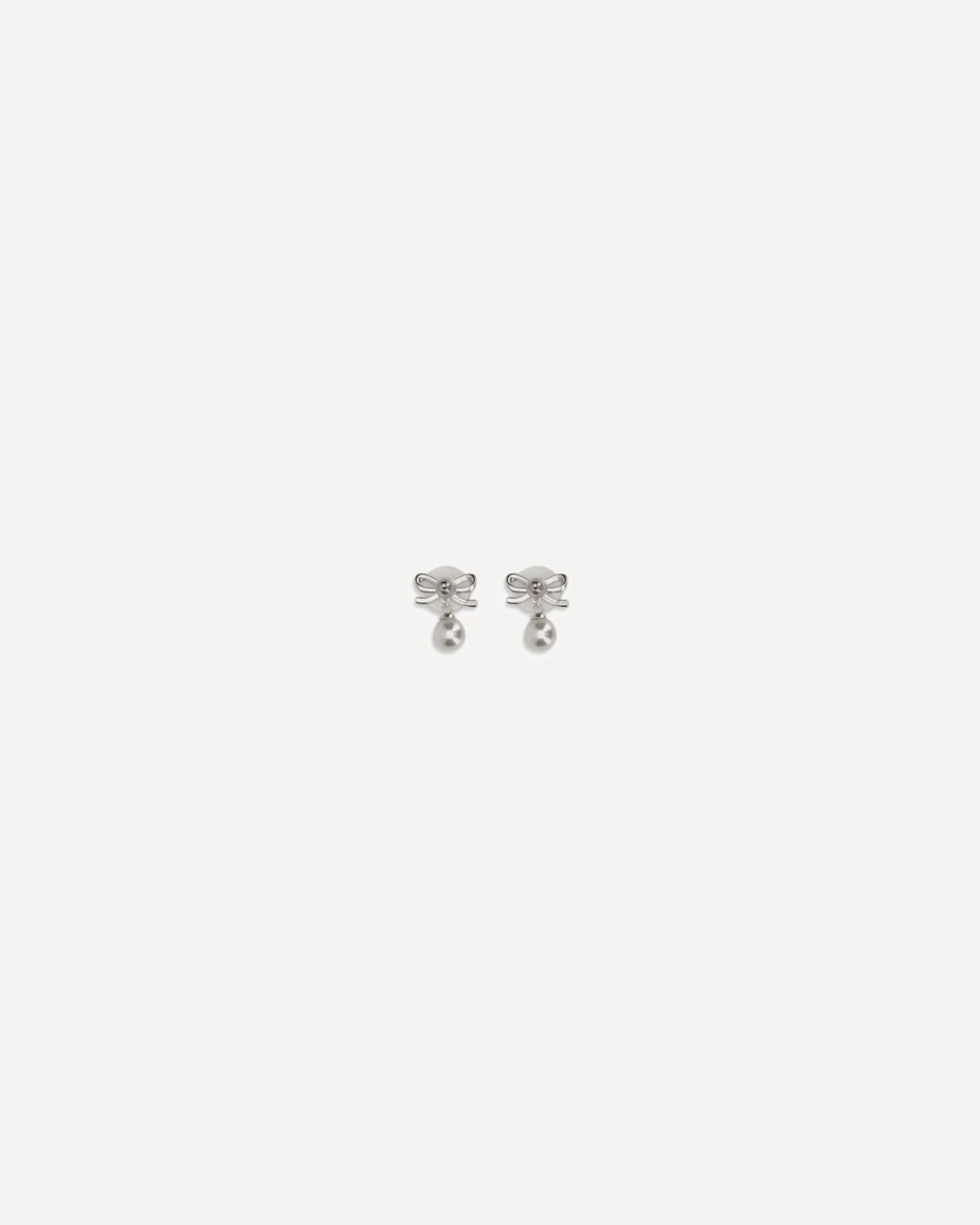 Pearl bow Earrings - Image 4