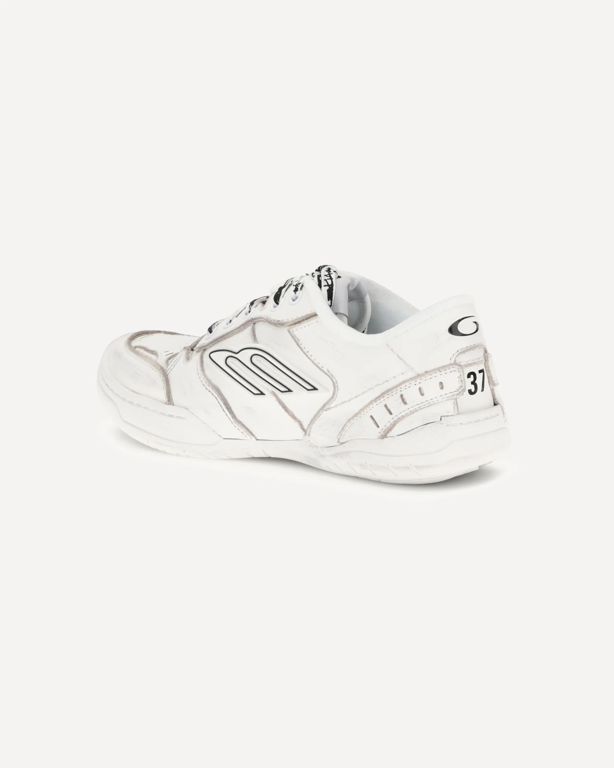 Hamptons Worn-out Sneakers - Image 5